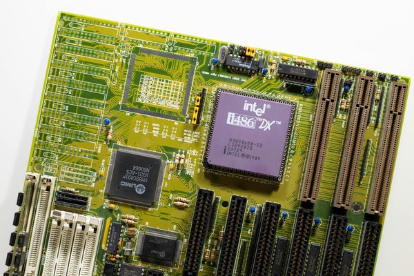 Comment les systèmes de reconnaissance faciale peuvent-ils être optimisés pour les environnements à faible éclairage?